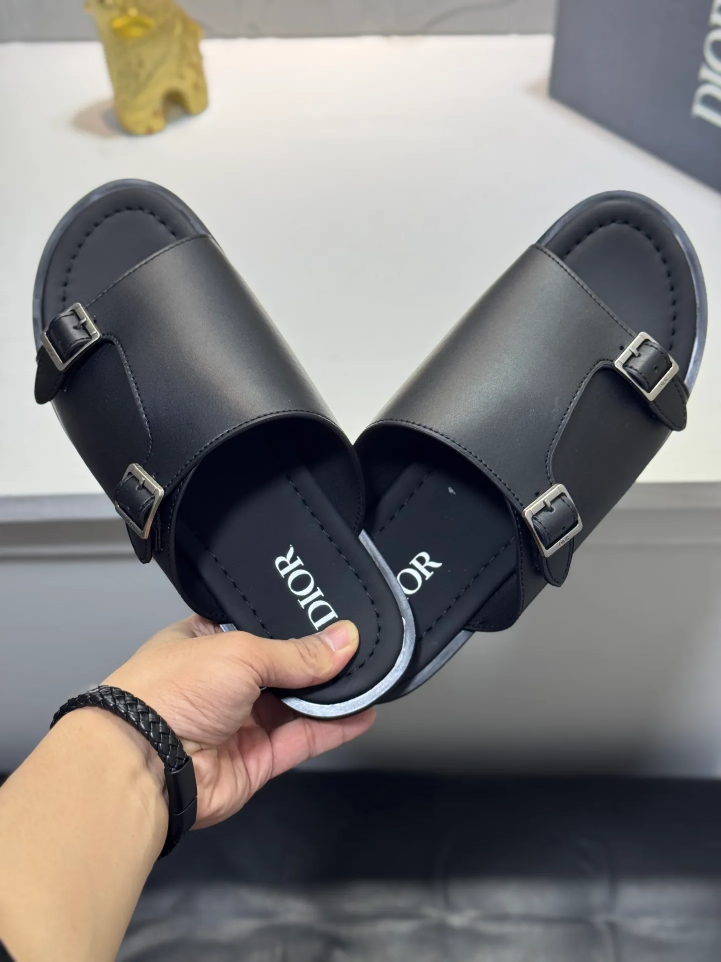 Men's men's shoes 💰320 [New style] 🦇🦇𝐂𝐡𝐫𝐢𝐬𝐭𝐢𝐚𝐧 𝐃𝐢𝐨𝐫 Dior slippers - the latest hot sandals, classic sandals, original replicas, super durable and versatile, cowhide leather with hardware accessories, very comfortable on the feet Look slim and white. Original molded outsole size: 38-44 (.45. Customized